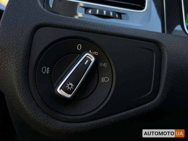 Серый Фольксваген e-Golf, объемом двигателя 36 л и пробегом 106 тыс. км за 15700 $, фото 14 на Automoto.ua