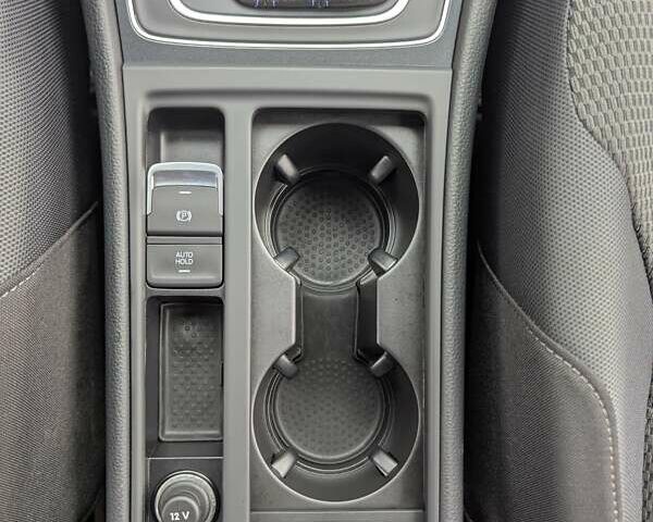 Серый Фольксваген e-Golf, объемом двигателя 0 л и пробегом 29 тыс. км за 14800 $, фото 24 на Automoto.ua