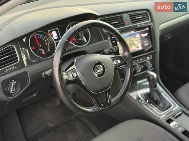 Серый Фольксваген e-Golf, объемом двигателя 0 л и пробегом 66 тыс. км за 13999 $, фото 27 на Automoto.ua