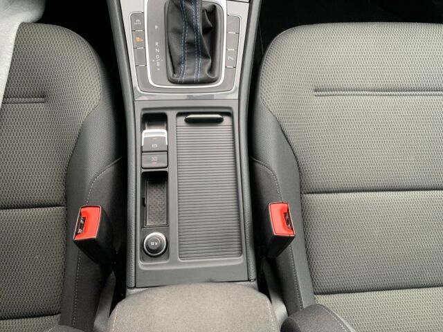 Серый Фольксваген e-Golf, объемом двигателя 0 л и пробегом 30 тыс. км за 15500 $, фото 27 на Automoto.ua
