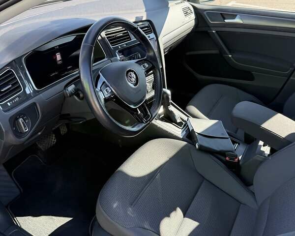 Серый Фольксваген e-Golf, объемом двигателя 0 л и пробегом 34 тыс. км за 16900 $, фото 3 на Automoto.ua