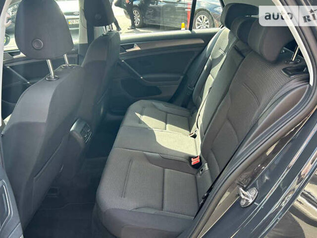 Серый Фольксваген e-Golf, объемом двигателя 0 л и пробегом 94 тыс. км за 15100 $, фото 14 на Automoto.ua