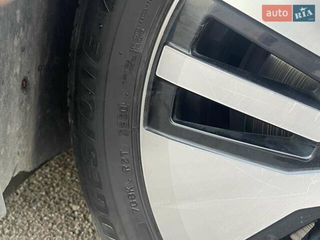 Серый Фольксваген e-Golf, объемом двигателя 0 л и пробегом 62 тыс. км за 14300 $, фото 15 на Automoto.ua