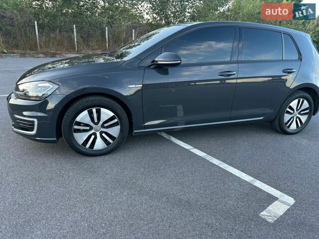 Серый Фольксваген e-Golf, объемом двигателя 0 л и пробегом 44 тыс. км за 16000 $, фото 4 на Automoto.ua