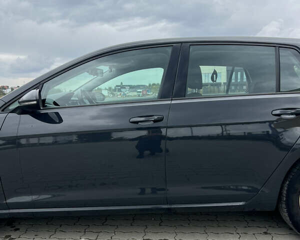 Серый Фольксваген e-Golf, объемом двигателя 0 л и пробегом 45 тыс. км за 14800 $, фото 11 на Automoto.ua