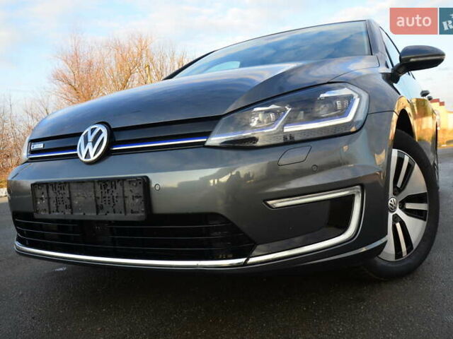 Серый Фольксваген e-Golf, объемом двигателя 0 л и пробегом 91 тыс. км за 13250 $, фото 3 на Automoto.ua