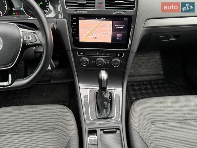 Сірий Фольксваген e-Golf, об'ємом двигуна 0 л та пробігом 68 тис. км за 14444 $, фото 21 на Automoto.ua