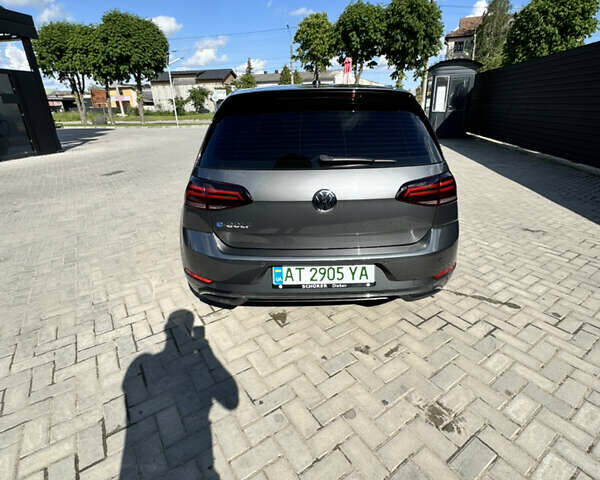 Серый Фольксваген e-Golf, объемом двигателя 0 л и пробегом 49 тыс. км за 16000 $, фото 9 на Automoto.ua
