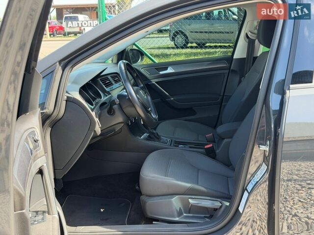 Серый Фольксваген e-Golf, объемом двигателя 0 л и пробегом 60 тыс. км за 14890 $, фото 44 на Automoto.ua