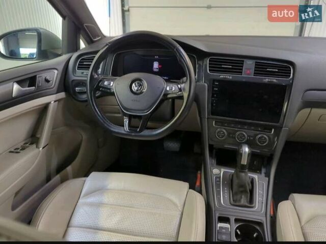 Серый Фольксваген e-Golf, объемом двигателя 0 л и пробегом 108 тыс. км за 15000 $, фото 4 на Automoto.ua