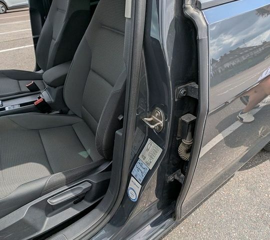Сірий Фольксваген e-Golf, об'ємом двигуна 0 л та пробігом 102 тис. км за 13000 $, фото 12 на Automoto.ua