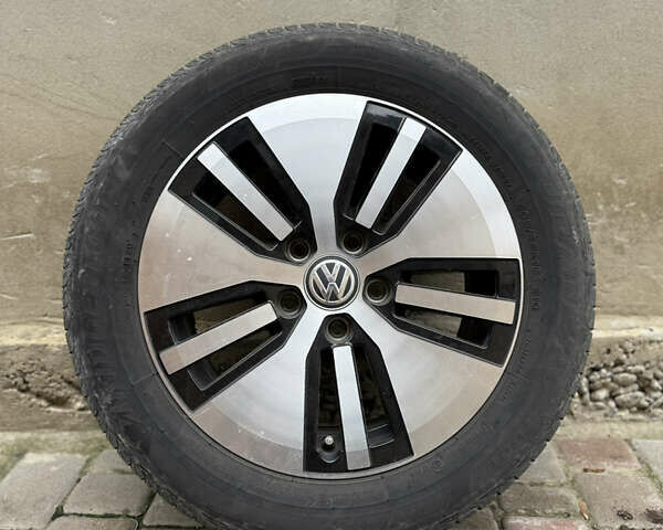 Серый Фольксваген e-Golf, объемом двигателя 0 л и пробегом 49 тыс. км за 14900 $, фото 10 на Automoto.ua