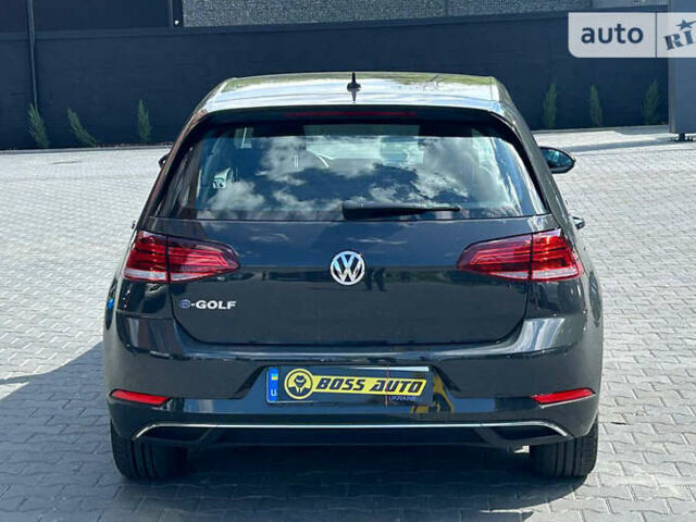 Серый Фольксваген e-Golf, объемом двигателя 0 л и пробегом 94 тыс. км за 15100 $, фото 4 на Automoto.ua