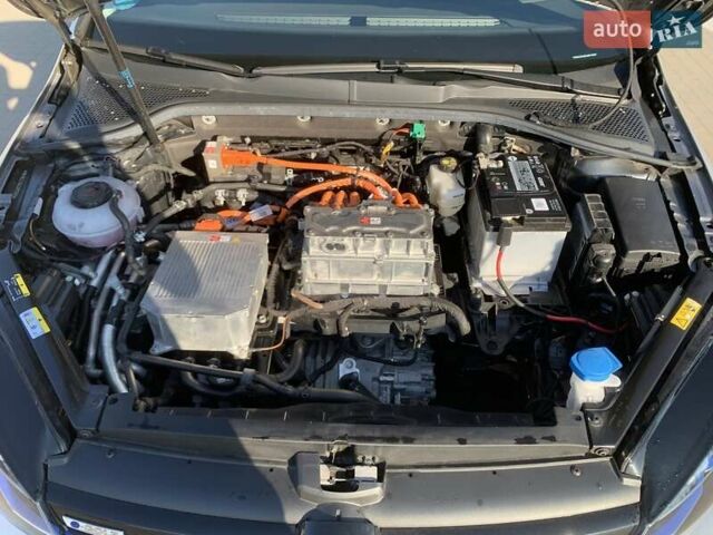 Серый Фольксваген e-Golf, объемом двигателя 0 л и пробегом 20 тыс. км за 15800 $, фото 8 на Automoto.ua