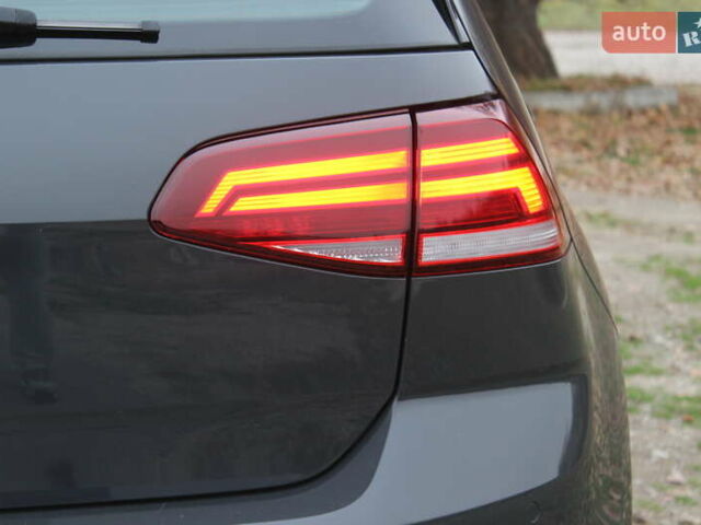 Серый Фольксваген e-Golf, объемом двигателя 0 л и пробегом 65 тыс. км за 13999 $, фото 17 на Automoto.ua