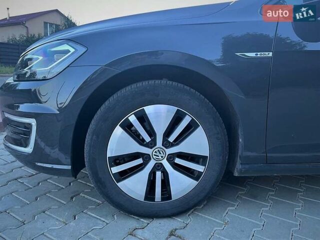 Серый Фольксваген e-Golf, объемом двигателя 0 л и пробегом 64 тыс. км за 15600 $, фото 4 на Automoto.ua