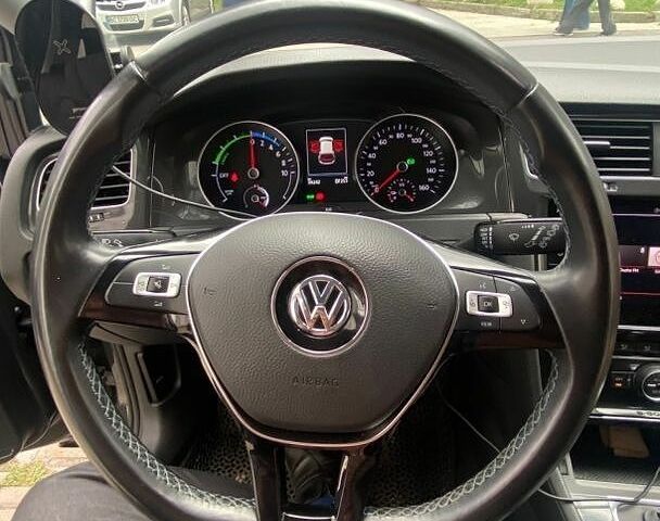 Серый Фольксваген e-Golf, объемом двигателя 0 л и пробегом 39 тыс. км за 16500 $, фото 8 на Automoto.ua