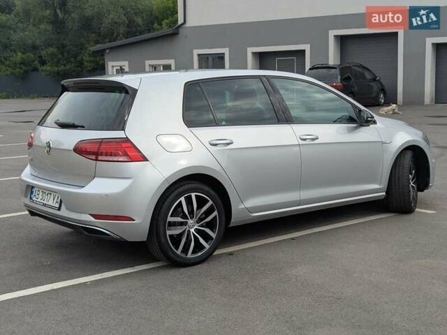 Серый Фольксваген e-Golf, объемом двигателя 0 л и пробегом 29 тыс. км за 14800 $, фото 4 на Automoto.ua