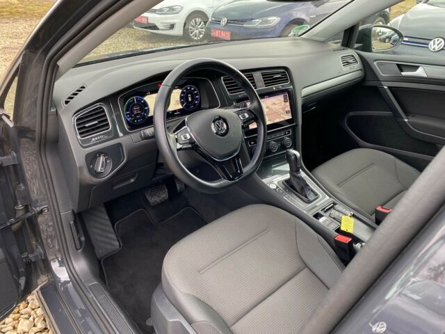 Серый Фольксваген e-Golf, объемом двигателя 0 л и пробегом 14 тыс. км за 19400 $, фото 1 на Automoto.ua
