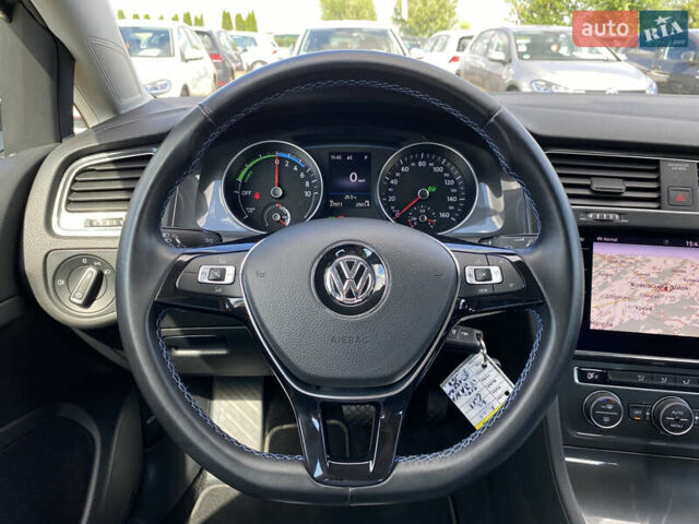 Серый Фольксваген e-Golf, объемом двигателя 0 л и пробегом 27 тыс. км за 14400 $, фото 23 на Automoto.ua