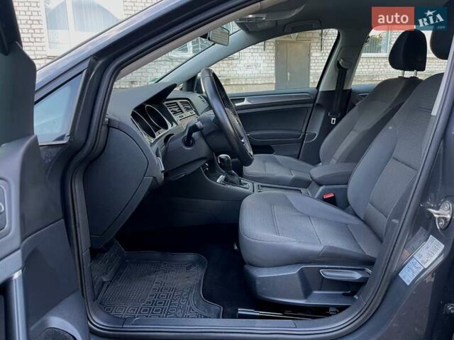 Серый Фольксваген e-Golf, объемом двигателя 0 л и пробегом 62 тыс. км за 14300 $, фото 26 на Automoto.ua