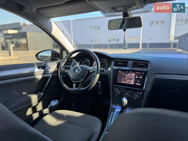 Серый Фольксваген e-Golf, объемом двигателя 0 л и пробегом 77 тыс. км за 13500 $, фото 8 на Automoto.ua