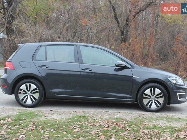 Серый Фольксваген e-Golf, объемом двигателя 0 л и пробегом 65 тыс. км за 13999 $, фото 4 на Automoto.ua