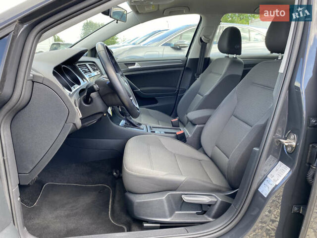Серый Фольксваген e-Golf, объемом двигателя 0 л и пробегом 27 тыс. км за 14400 $, фото 18 на Automoto.ua
