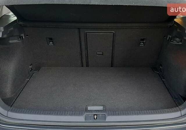 Серый Фольксваген e-Golf, объемом двигателя 0 л и пробегом 140 тыс. км за 12300 $, фото 22 на Automoto.ua