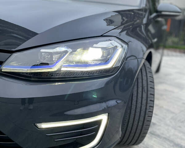 Серый Фольксваген e-Golf, объемом двигателя 0 л и пробегом 91 тыс. км за 13500 $, фото 13 на Automoto.ua