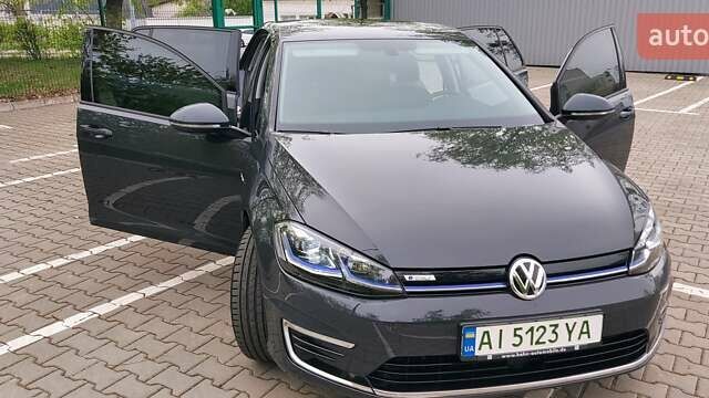 Серый Фольксваген e-Golf, объемом двигателя 0 л и пробегом 95 тыс. км за 14500 $, фото 10 на Automoto.ua