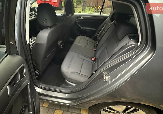 Серый Фольксваген e-Golf, объемом двигателя 0 л и пробегом 145 тыс. км за 12900 $, фото 38 на Automoto.ua