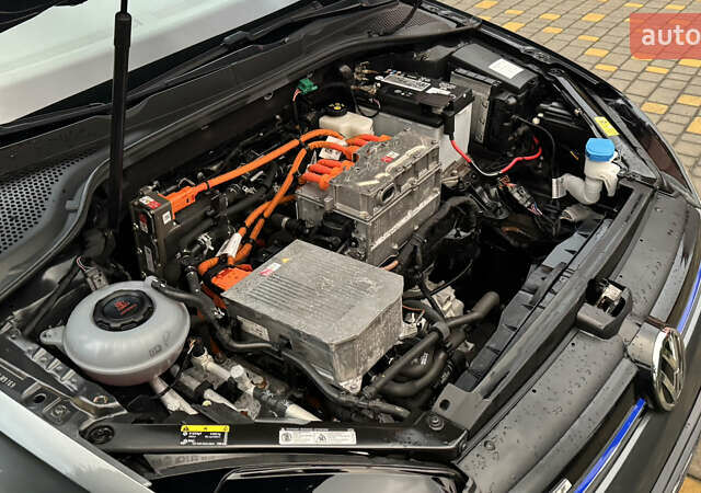 Серый Фольксваген e-Golf, объемом двигателя 0 л и пробегом 145 тыс. км за 12900 $, фото 12 на Automoto.ua