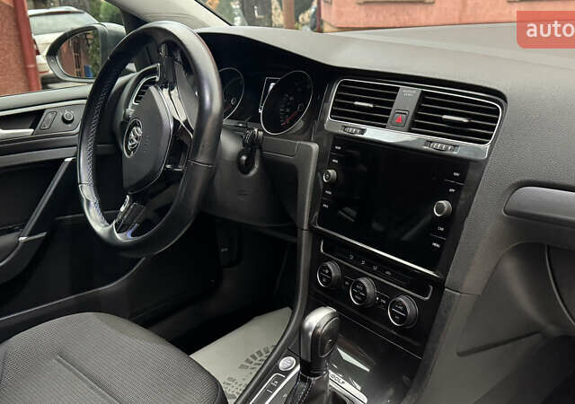 Серый Фольксваген e-Golf, объемом двигателя 0 л и пробегом 145 тыс. км за 12900 $, фото 23 на Automoto.ua