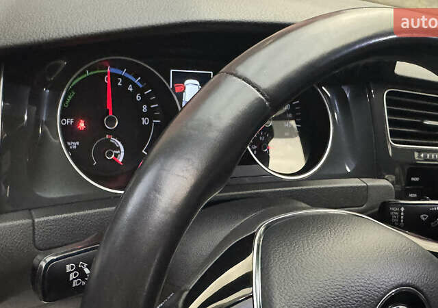 Серый Фольксваген e-Golf, объемом двигателя 0 л и пробегом 145 тыс. км за 12900 $, фото 50 на Automoto.ua