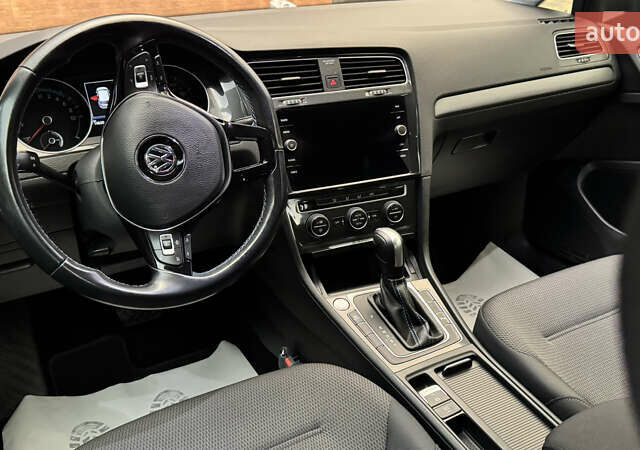 Серый Фольксваген e-Golf, объемом двигателя 0 л и пробегом 145 тыс. км за 12900 $, фото 41 на Automoto.ua