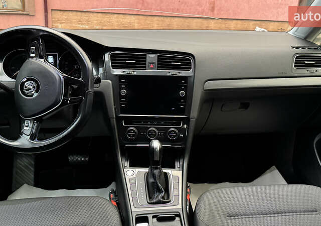 Серый Фольксваген e-Golf, объемом двигателя 0 л и пробегом 145 тыс. км за 12900 $, фото 42 на Automoto.ua