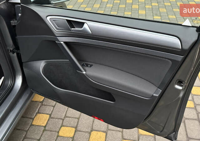 Серый Фольксваген e-Golf, объемом двигателя 0 л и пробегом 145 тыс. км за 12900 $, фото 21 на Automoto.ua