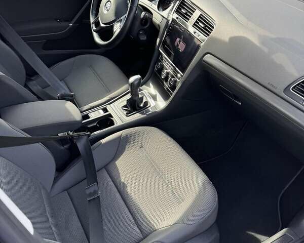 Сірий Фольксваген e-Golf, об'ємом двигуна 0 л та пробігом 26 тис. км за 16706 $, фото 12 на Automoto.ua