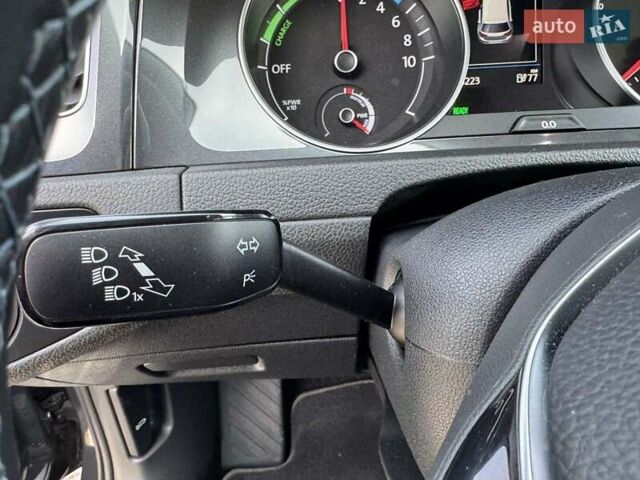 Сірий Фольксваген e-Golf, об'ємом двигуна 0 л та пробігом 26 тис. км за 16706 $, фото 3 на Automoto.ua