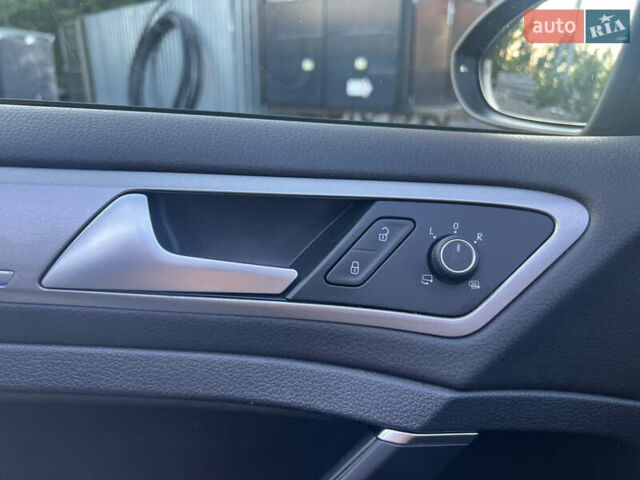 Синій Фольксваген e-Golf, об'ємом двигуна 0 л та пробігом 99 тис. км за 9500 $, фото 31 на Automoto.ua