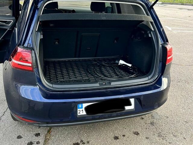 Синий Фольксваген e-Golf, объемом двигателя 85 л и пробегом 175 тыс. км за 7800 $, фото 9 на Automoto.ua