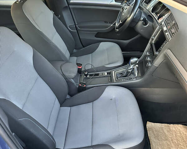 Синий Фольксваген e-Golf, объемом двигателя 0 л и пробегом 170 тыс. км за 7700 $, фото 12 на Automoto.ua