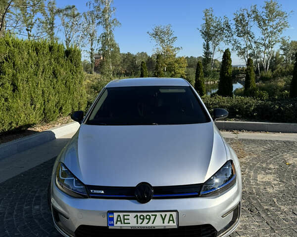 Синий Фольксваген e-Golf, объемом двигателя 0 л и пробегом 93 тыс. км за 9999 $, фото 1 на Automoto.ua