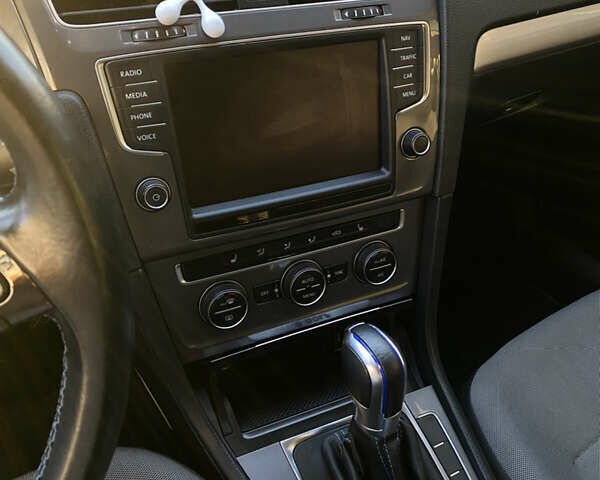 Синий Фольксваген e-Golf, объемом двигателя 0 л и пробегом 140 тыс. км за 11200 $, фото 10 на Automoto.ua