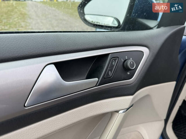 Синий Фольксваген e-Golf, объемом двигателя 0 л и пробегом 73 тыс. км за 8300 $, фото 33 на Automoto.ua