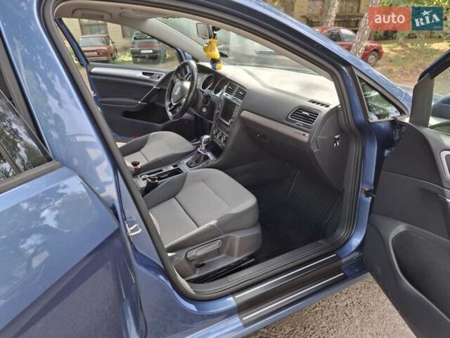 Синий Фольксваген e-Golf, объемом двигателя 0 л и пробегом 113 тыс. км за 8200 $, фото 10 на Automoto.ua