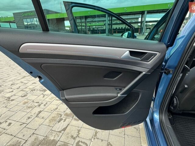 Синий Фольксваген e-Golf, объемом двигателя 0 л и пробегом 123 тыс. км за 9350 $, фото 44 на Automoto.ua