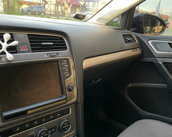 Синий Фольксваген e-Golf, объемом двигателя 0 л и пробегом 140 тыс. км за 11200 $, фото 11 на Automoto.ua