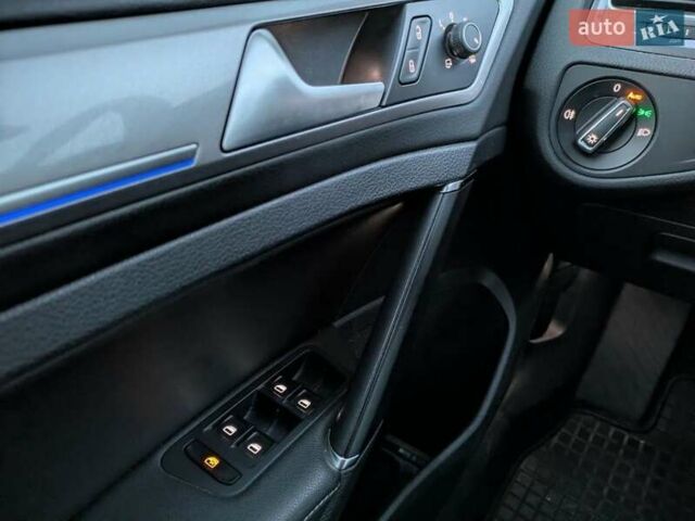 Синий Фольксваген e-Golf, объемом двигателя 0 л и пробегом 150 тыс. км за 7700 $, фото 6 на Automoto.ua